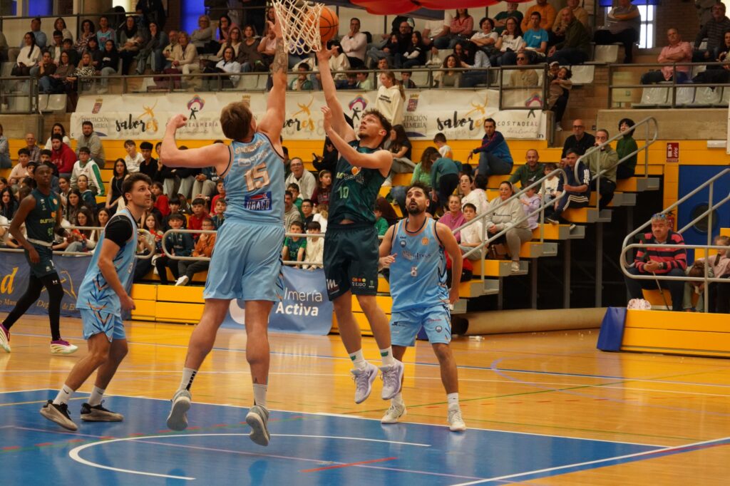 WhatsApp Image 2026 03 09 at 15.07.06 1 - Sur Seeds B. Murgi reacciona tras dos derrotas ganando a ULB (106-92)