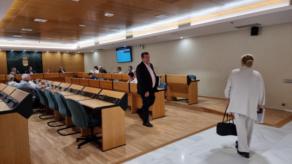 26020 Foto PSOE El Ejido abandona el pleno - PP y VOX convierten el Pleno de El Ejido en un bronco debate sobre la inmigración