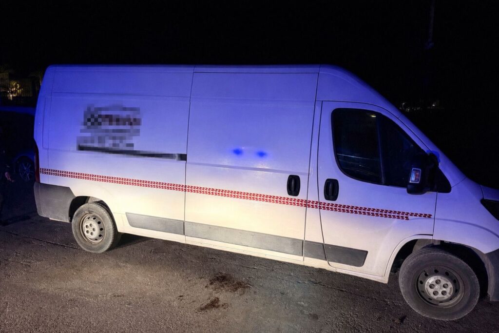 669665325 122107635099168964 1504265601051710892 n - La Policía Local de Vícar interviene una furgoneta cargada con 62 sacos de restos de un cultivo de marihuana