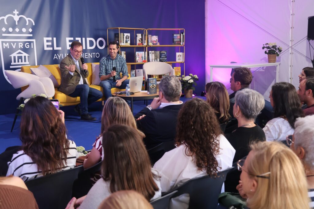 javier sierra ok - Los encuentros de Javier Sierra y Juan del Val dan comienzo a la Feria del Libro de El Ejido
