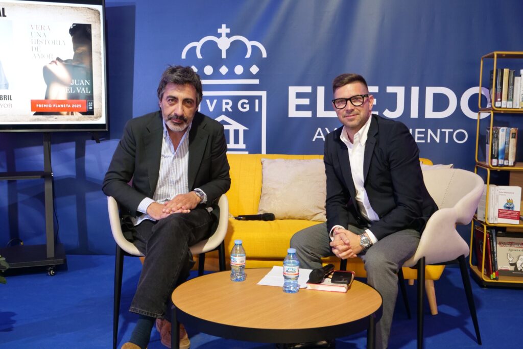 juan del val - Los encuentros de Javier Sierra y Juan del Val dan comienzo a la Feria del Libro de El Ejido