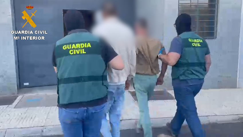 2 - El Juzgado deja en libertad a los miembros de la peligrosa banda de atracadores detenidos en Roquetas de Mar