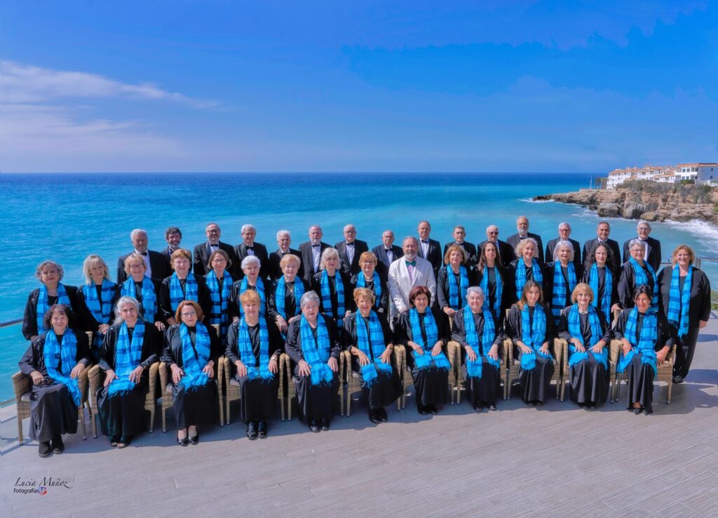 CORAL ALMINARES NERJA - La Coral Polifónica Ciudad de Roquetas y la Coral Alminares de Nerja actúan este sábado en la Escuela de Música