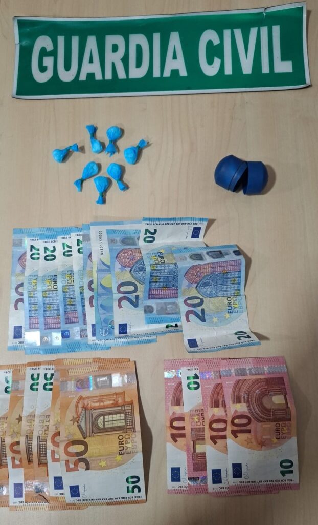 DINERO EDITADO - Tres detenidos en Las Norias y Balerma vinculados al menudeo de drogas