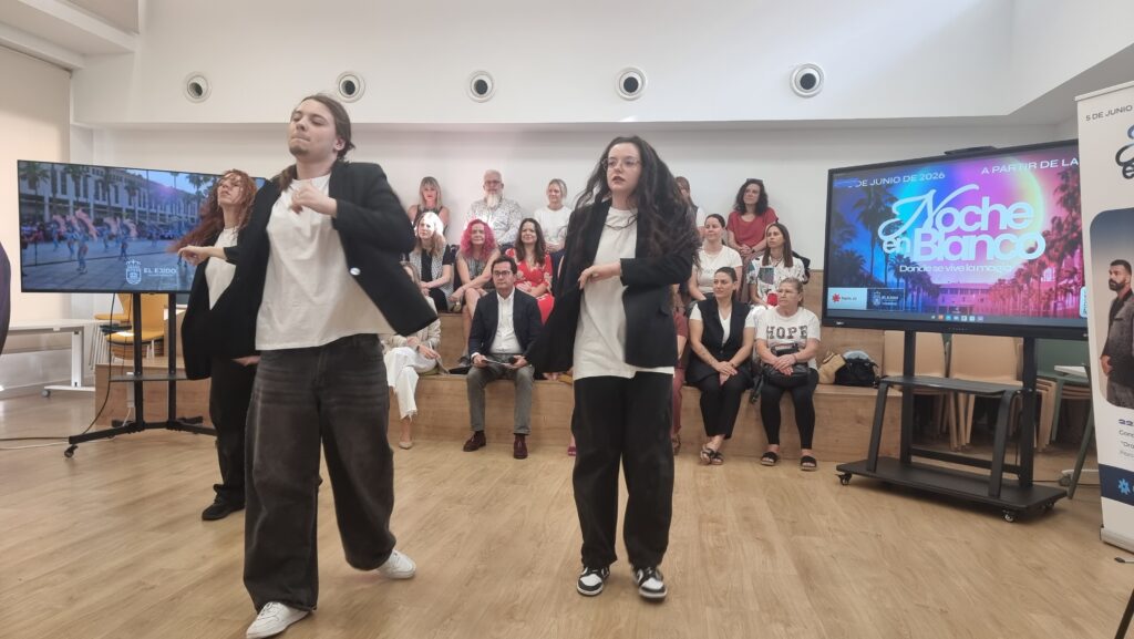 aranb - La Noche en Blanco de El Ejido crece en comercios participantes y contará con la música de Efecto Pasillo