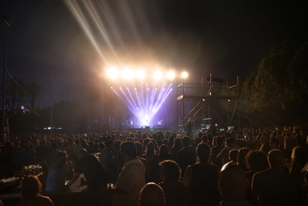 9 - La música de Nil Moliner reúne a 6.000 personas en el parque municipal de El Ejido