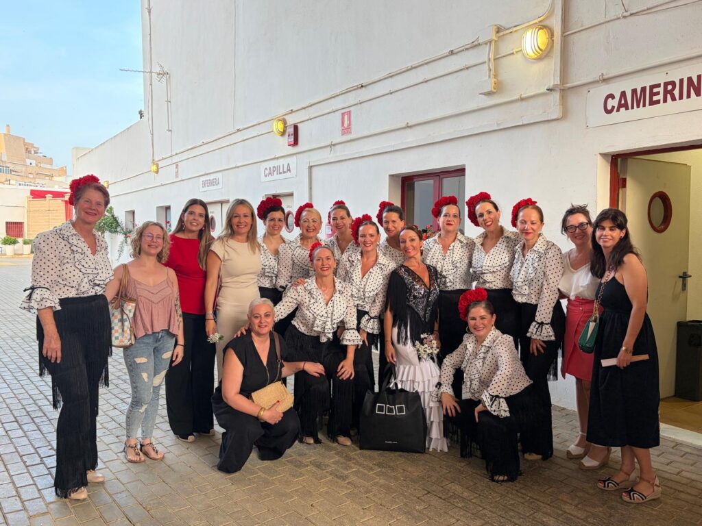 DANZA 6 - La Plaza de Toros de Roquetas es testigo de la clausura del curso de Danza con la actuación de las alumnas