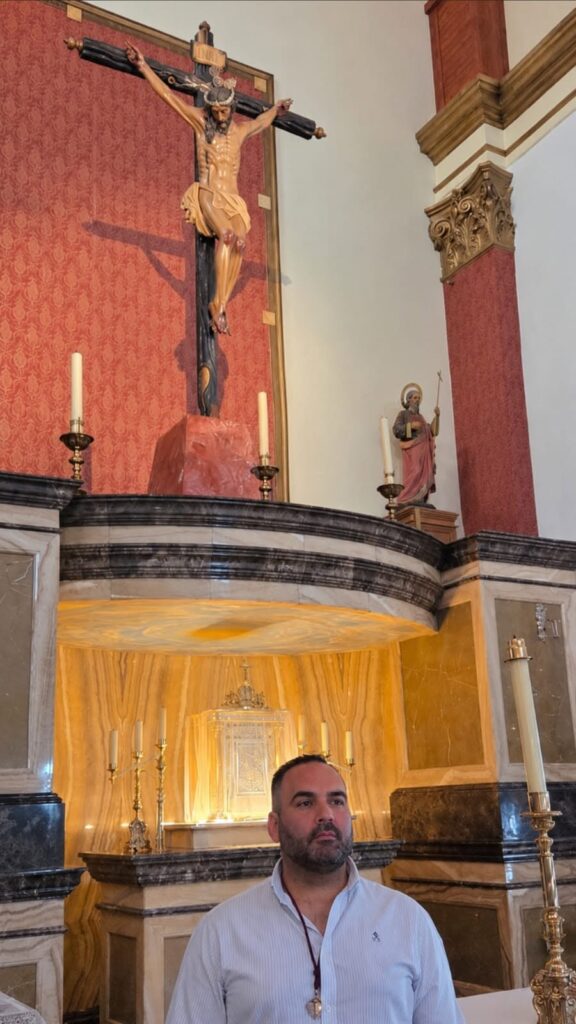 DC12 01 - La Hermandad del Cristo de la Luz celebra este domingo su segundo besapiés del año