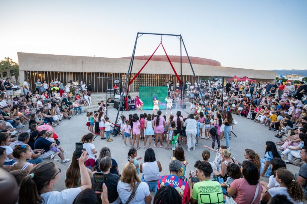 NOCHE EN BLANCO PRIMERA - Roquetas brilla en la Noche en Blanco con una gran afluencia de vecinos en todas las actividades