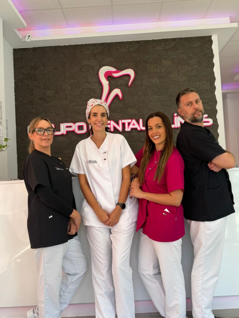 WhatsApp Image 2025 11 28 at 14.08.31 - Grupo Dental Clinics Roquetas, la clínica mejor valorada de Almería por tercer año consecutivo