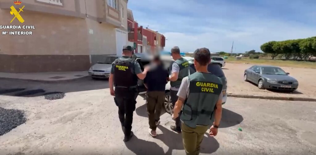 sdgasdgo - Cae una red criminal de regularizaciones fraudulentas a extranjeros que ha defraudado más de 100.000 euros a la Seguridad Social