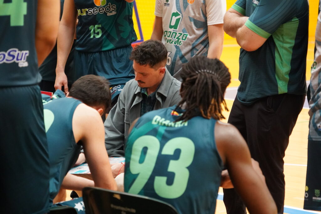 DC23 01 1 - LB Basketball amplía su equipo con cuatro nuevos profesionales
