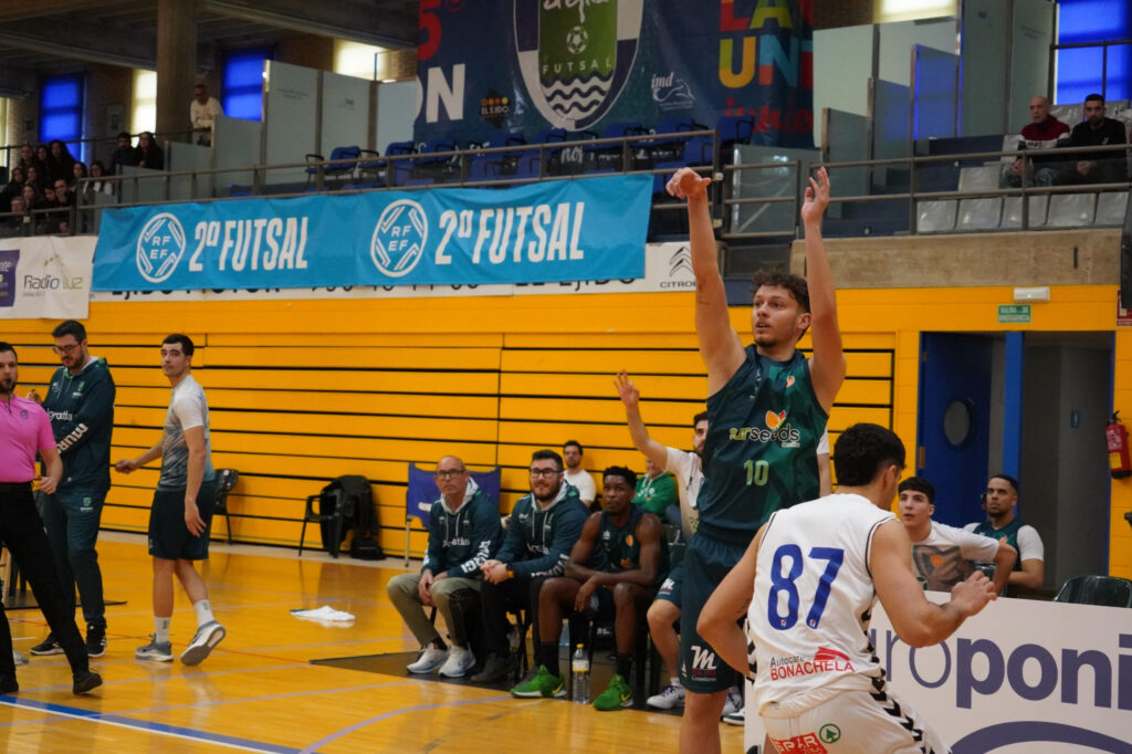 DC23 04 - LB Basketball amplía su equipo con cuatro nuevos profesionales