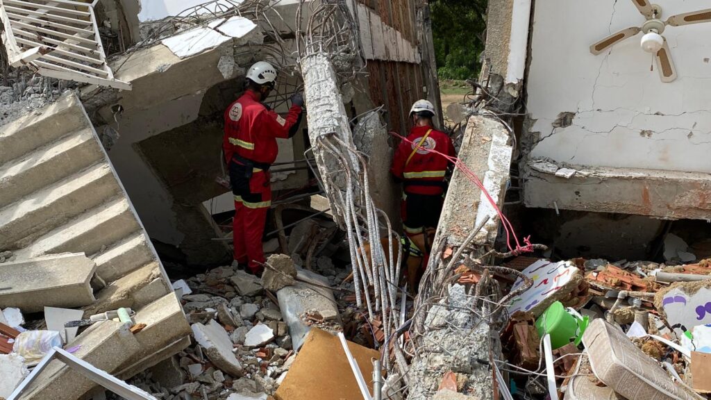 terremoto venezuela 15 1 - Un jefe de dotación de Bomberos del Poniente participa en una misión humanitaria en Venezuela
