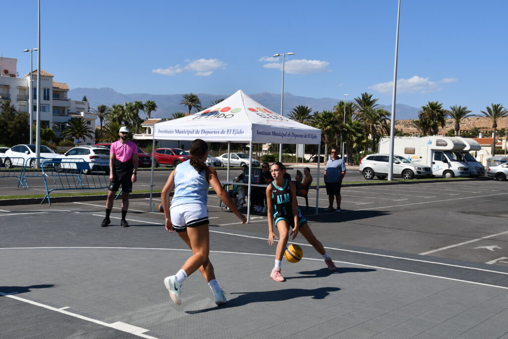 DSC 7496 - El 3x3 se estrena en Almerimar con una tarde-noche de baloncesto a pie de playa