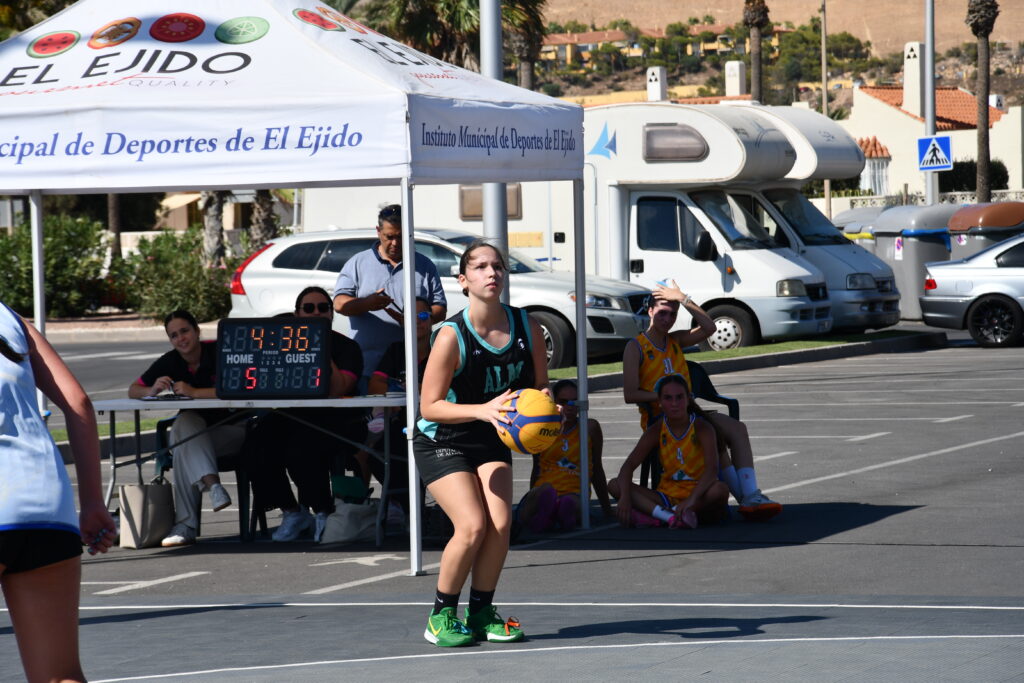 DSC 7557 - El 3x3 se estrena en Almerimar con una tarde-noche de baloncesto a pie de playa