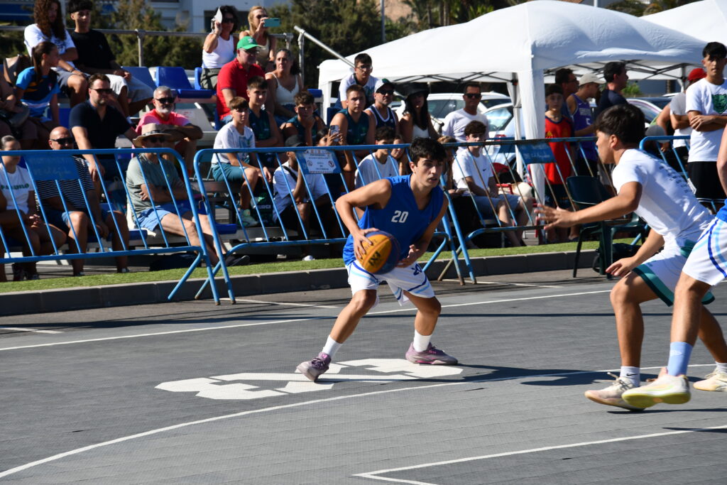 DSC 7651 - El 3x3 se estrena en Almerimar con una tarde-noche de baloncesto a pie de playa