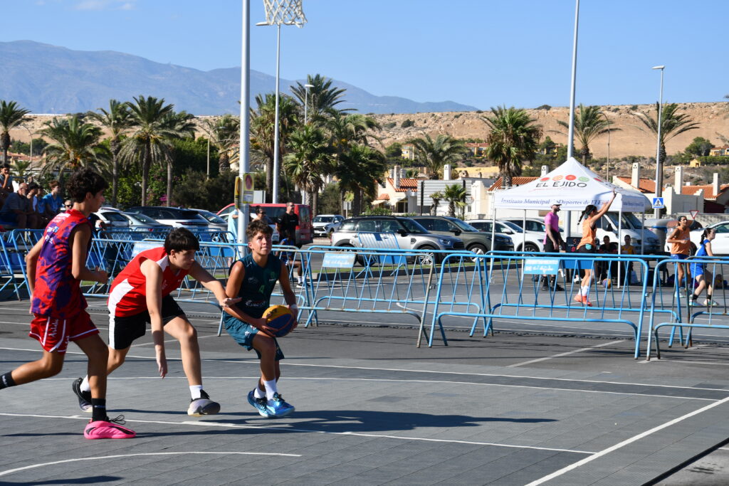 DSC 7714 - El 3x3 se estrena en Almerimar con una tarde-noche de baloncesto a pie de playa