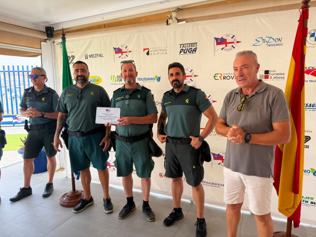 GC2 - El Club Náutico de Almerimar acerca a los más jóvenes el conocimiento de la seguridad en el mar