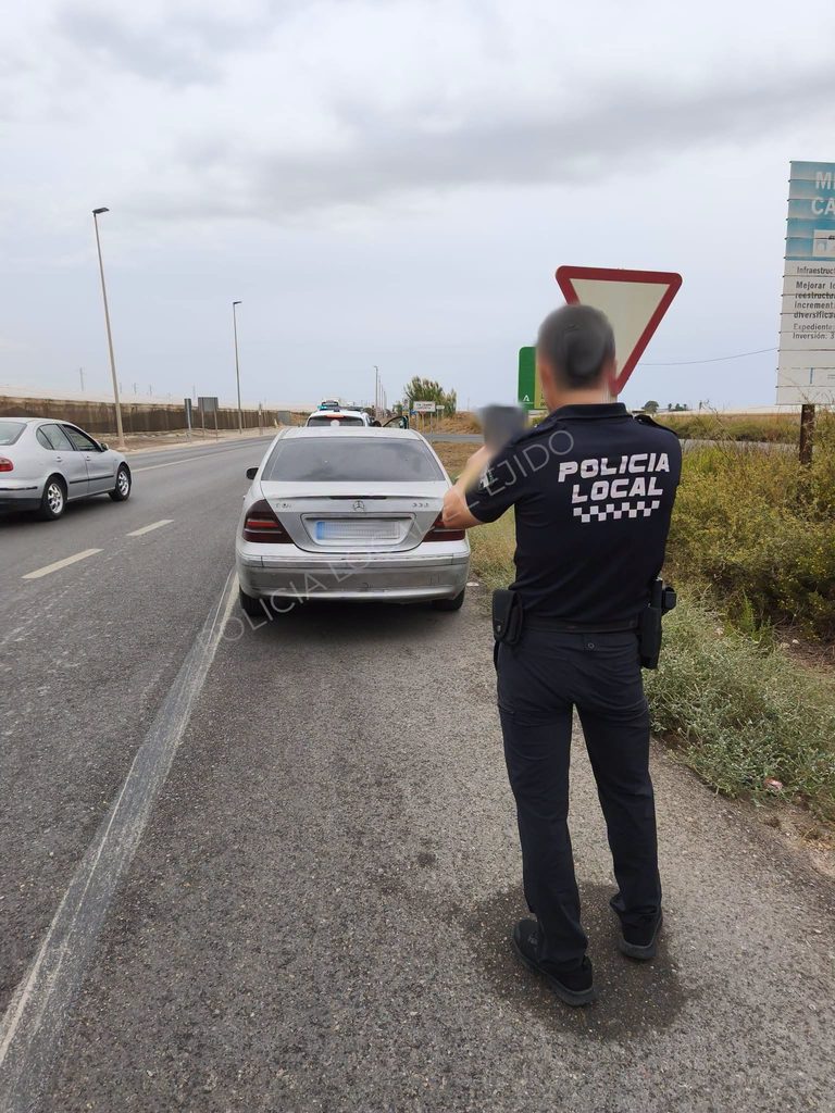 826154517 2032059990846719 7762905516822065537 n 768x1024 1 - Multas de hasta 5.000 euros y retirada del vehículo a siete taxis piratas en El Ejido