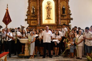 DSC 0038 - El doctor de la Selección Española Claudio Vázquez inaugura la ofrenda de nardos al Cristo de la Luz