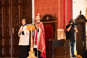 DSC 0054 - El doctor de la Selección Española Claudio Vázquez inaugura la ofrenda de nardos al Cristo de la Luz