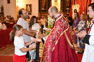 DSC 0105 - El doctor de la Selección Española Claudio Vázquez inaugura la ofrenda de nardos al Cristo de la Luz