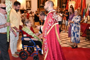 DSC 0130 - El doctor de la Selección Española Claudio Vázquez inaugura la ofrenda de nardos al Cristo de la Luz