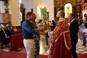DSC 0170 - El doctor de la Selección Española Claudio Vázquez inaugura la ofrenda de nardos al Cristo de la Luz