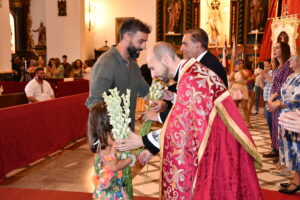 DSC 0190 - El doctor de la Selección Española Claudio Vázquez inaugura la ofrenda de nardos al Cristo de la Luz