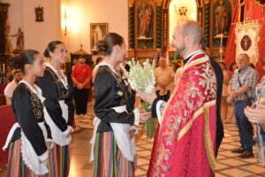 DSC 0198 - El doctor de la Selección Española Claudio Vázquez inaugura la ofrenda de nardos al Cristo de la Luz