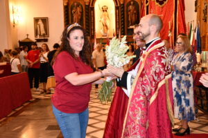 DSC 0216 - El doctor de la Selección Española Claudio Vázquez inaugura la ofrenda de nardos al Cristo de la Luz