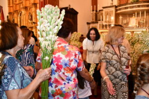DSC 0232 - El doctor de la Selección Española Claudio Vázquez inaugura la ofrenda de nardos al Cristo de la Luz