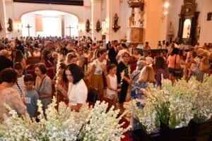 DSC 0237 - El doctor de la Selección Española Claudio Vázquez inaugura la ofrenda de nardos al Cristo de la Luz