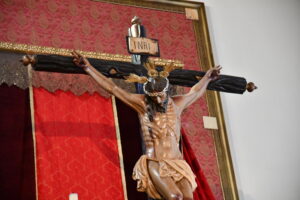 DSC 0427 - El doctor de la Selección Española Claudio Vázquez inaugura la ofrenda de nardos al Cristo de la Luz