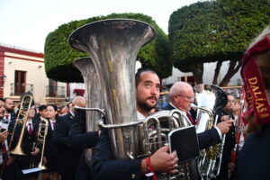 DSC 1931 - Miles de cohetes encienden la noche de Dalías en la procesión del Cristo de la Luz
