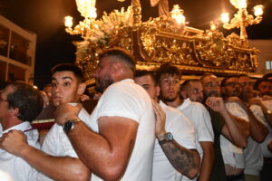 DSC 2027 - Miles de cohetes encienden la noche de Dalías en la procesión del Cristo de la Luz