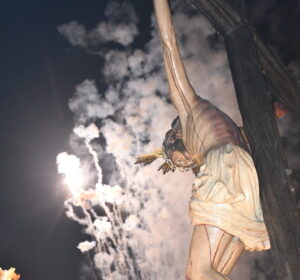 DSC 2063 scaled e1789950157402 - Miles de cohetes encienden la noche de Dalías en la procesión del Cristo de la Luz
