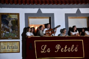 DSC 2177 - Miles de cohetes encienden la noche de Dalías en la procesión del Cristo de la Luz