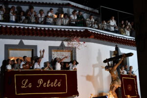 DSC 2194 - Miles de cohetes encienden la noche de Dalías en la procesión del Cristo de la Luz