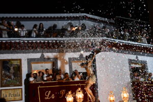 DSC 2215 - Miles de cohetes encienden la noche de Dalías en la procesión del Cristo de la Luz