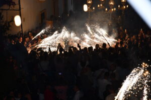 DSC 2240 - Miles de cohetes encienden la noche de Dalías en la procesión del Cristo de la Luz
