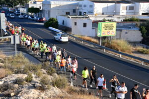 DSC 9358 - Cientos de jóvenes peregrinos acompañan a la Hermandad del Cristo de la Luz