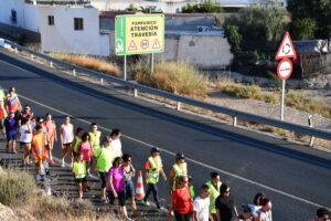 DSC 9369 - Cientos de jóvenes peregrinos acompañan a la Hermandad del Cristo de la Luz