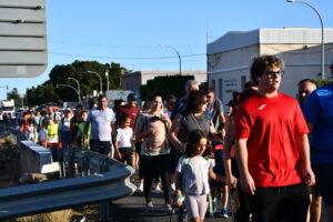 DSC 9383 - Cientos de jóvenes peregrinos acompañan a la Hermandad del Cristo de la Luz