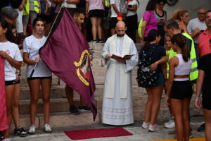 DSC 9417 - Cientos de jóvenes peregrinos acompañan a la Hermandad del Cristo de la Luz