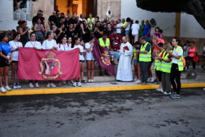 DSC 9427 - Cientos de jóvenes peregrinos acompañan a la Hermandad del Cristo de la Luz