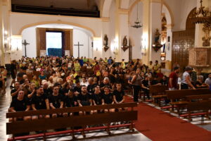 DSC 9437 - Cientos de jóvenes peregrinos acompañan a la Hermandad del Cristo de la Luz