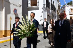 DSC 9855 - El doctor de la Selección Española Claudio Vázquez inaugura la ofrenda de nardos al Cristo de la Luz