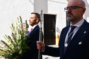 DSC 9865 - El doctor de la Selección Española Claudio Vázquez inaugura la ofrenda de nardos al Cristo de la Luz